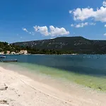 Дом отдыха By The Sea--bougainvillea *