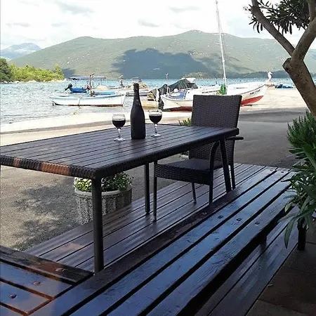 By The Sea--bougainvillea Vikendica Ston