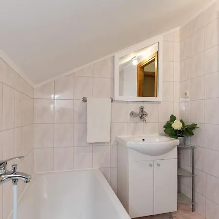 Vikendica By The Sea--bougainvillea