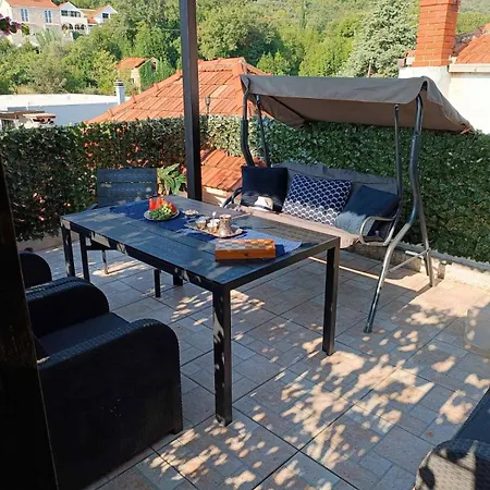 By The Sea--bougainvillea Vikendica